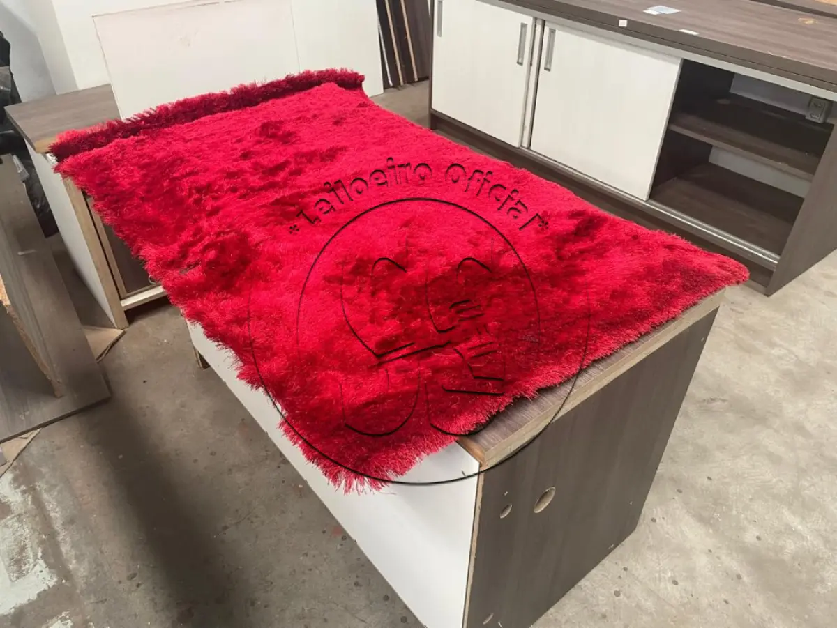 LOTE 005 - Tapete 90x160 vermelho