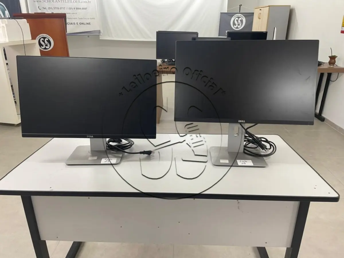 LOTE 029 - Dois Monitores Dell 23" e Dois Suportes Dell para dois monitores