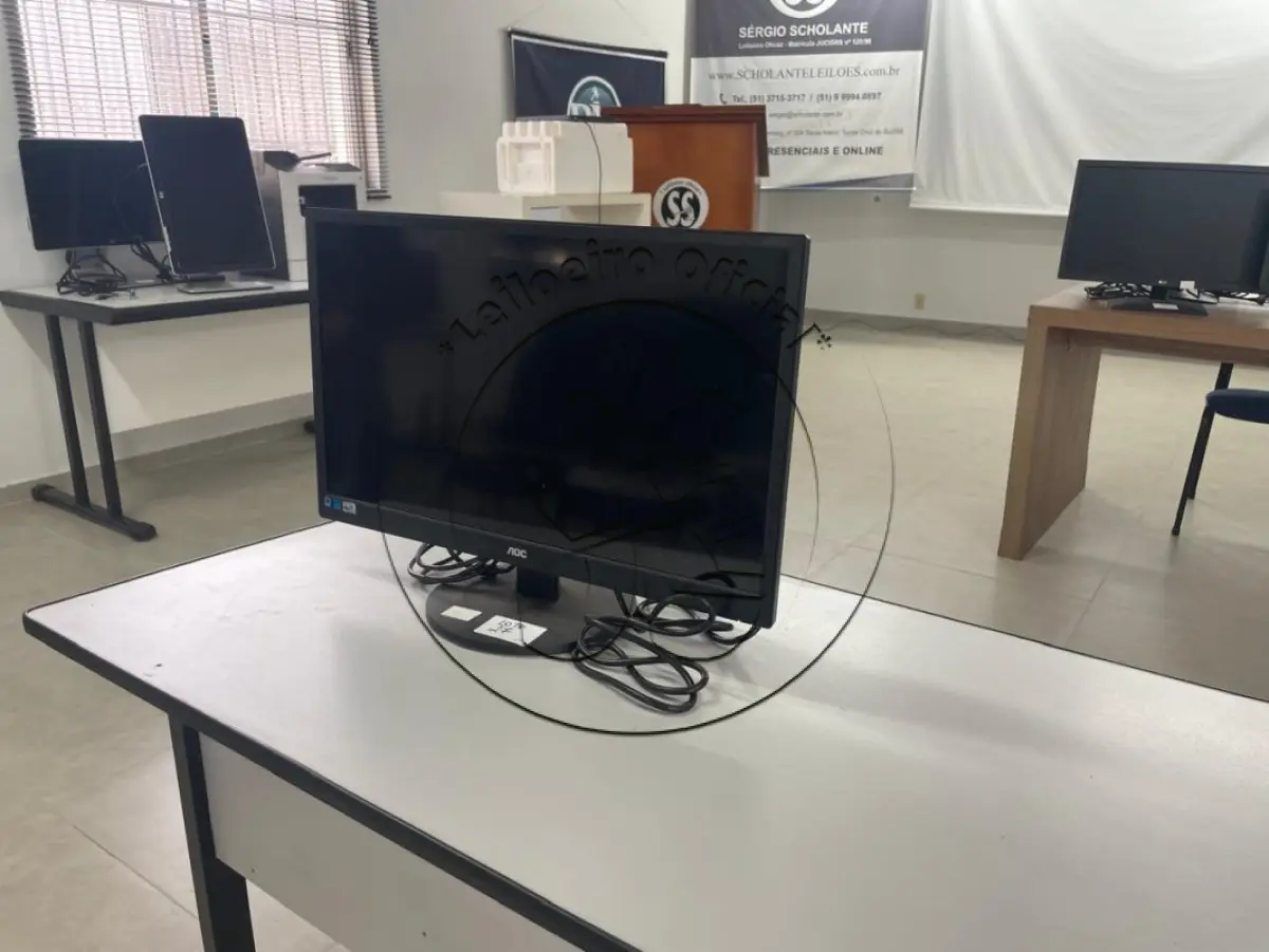 LOTE 027 - Monitor AOC 23,6"