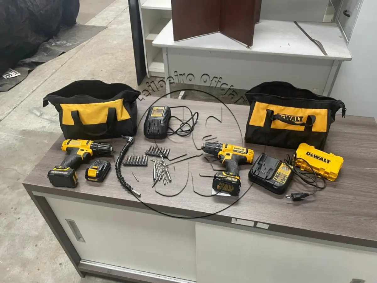 LOTE 046 - Duas Furadeira/Parafusadeira Dewalt 12v