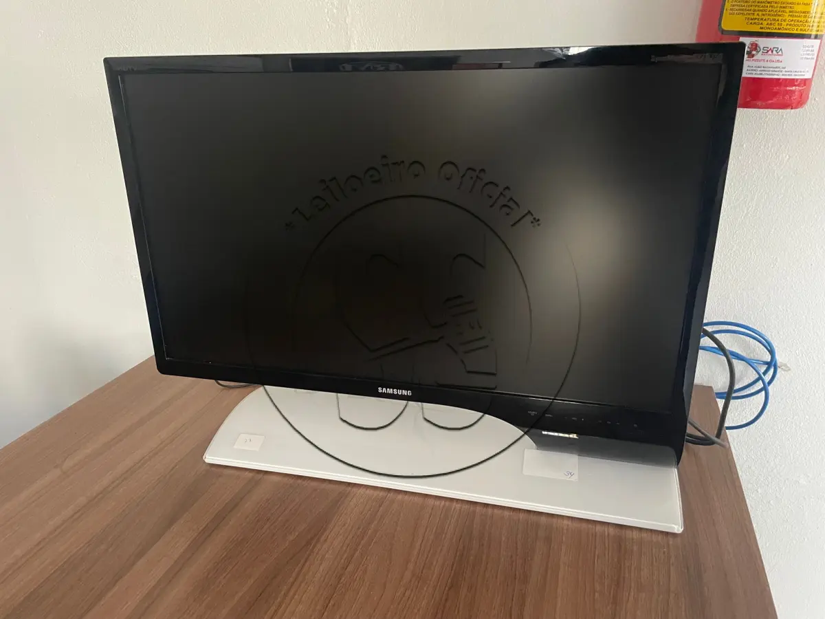 LOTE 034 - Monitor Samsung 27"
