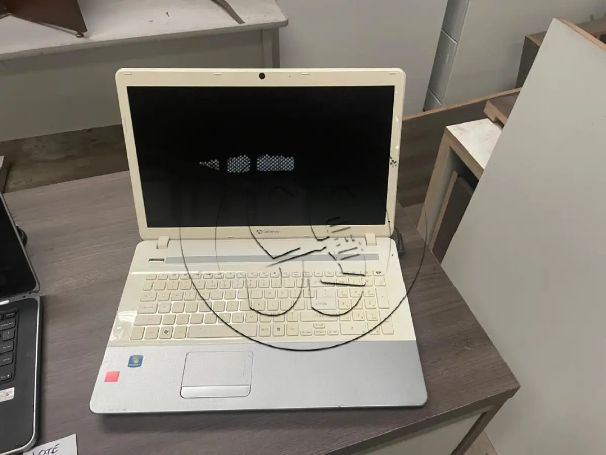 LOTE 022 - Um Notebook Dell Core i7 sem HD e um Notebook Gateway Quad Core