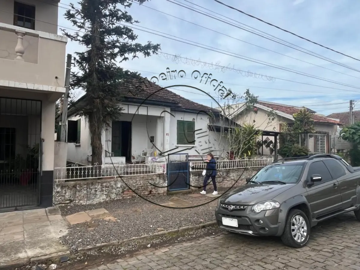 LOTE 006 - Terreno com 360,00m², uma casa de alvenaria, na Rua 25 de Agosto, em Candelária/RS