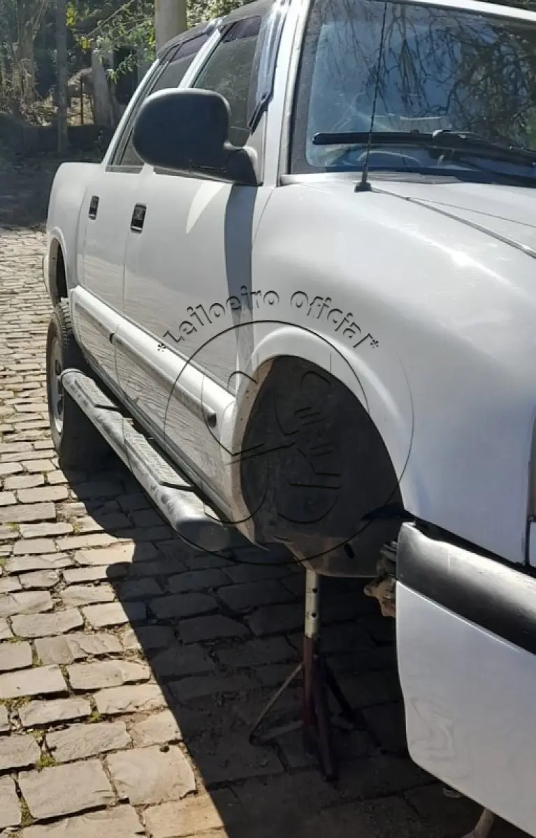 LOTE 012 - Caminhonete GM/S10 2.8 D, carroceria aberta/cabine dupla, ano/modelo: 2001/2001