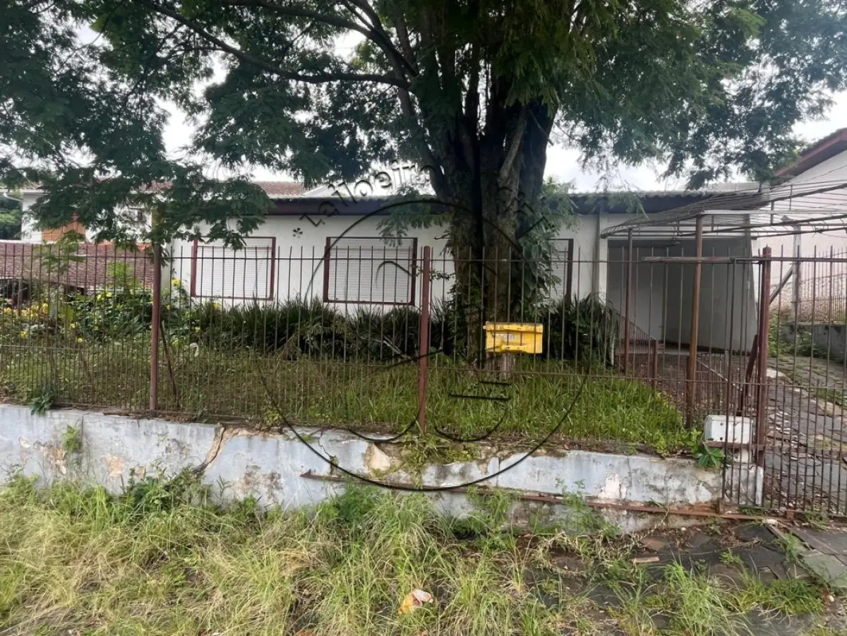 LOTE 064 - Direitos e ações sobre o imóvel: Prédio em alvenaria, na Rua Argentina, nº 72, e o respectivo terreno