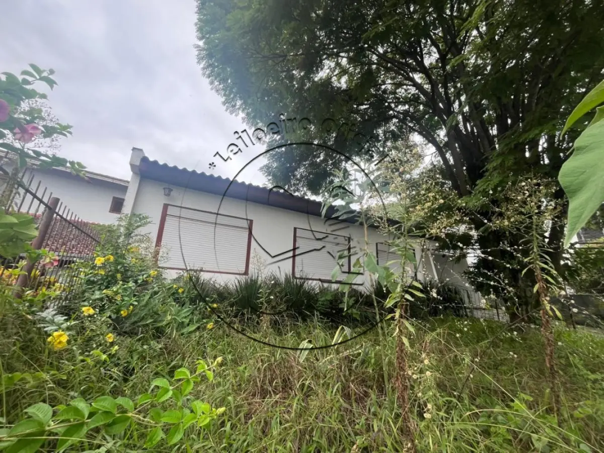 LOTE 064 - Direitos e ações sobre o imóvel: Prédio em alvenaria, na Rua Argentina, nº 72, e o respectivo terreno
