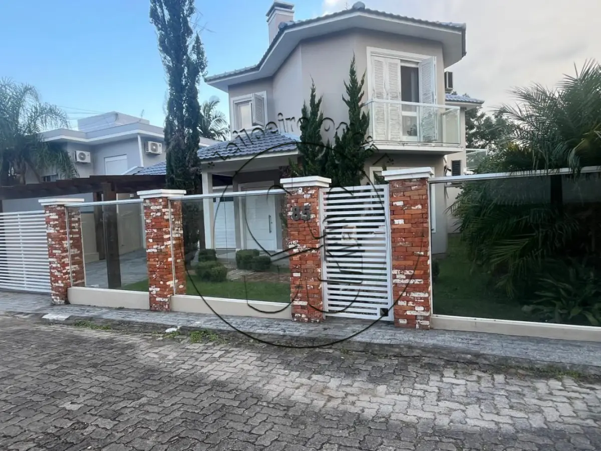 LOTE 004 - Os direitos e ações terreno e um prédio em alvenaria, no Corredor Goelzer, nº 85, em Santa Cruz do Sul/RS