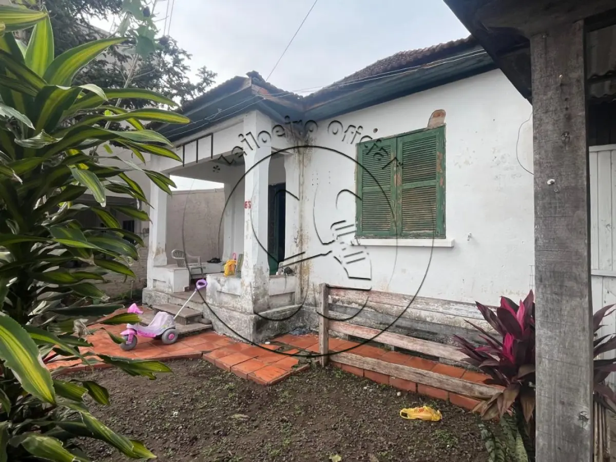 LOTE 006 - Terreno com 360,00m², uma casa de alvenaria, na Rua 25 de Agosto, em Candelária/RS