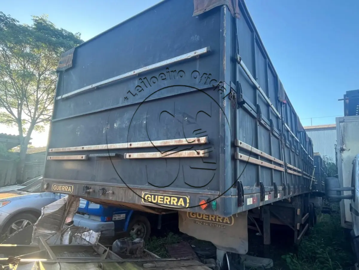 LOTE 030 - CAMINHÃO trator VOLVO/FH 440 6X4T, dois SEMIRREBOQUE SR/GUERRA AG GR