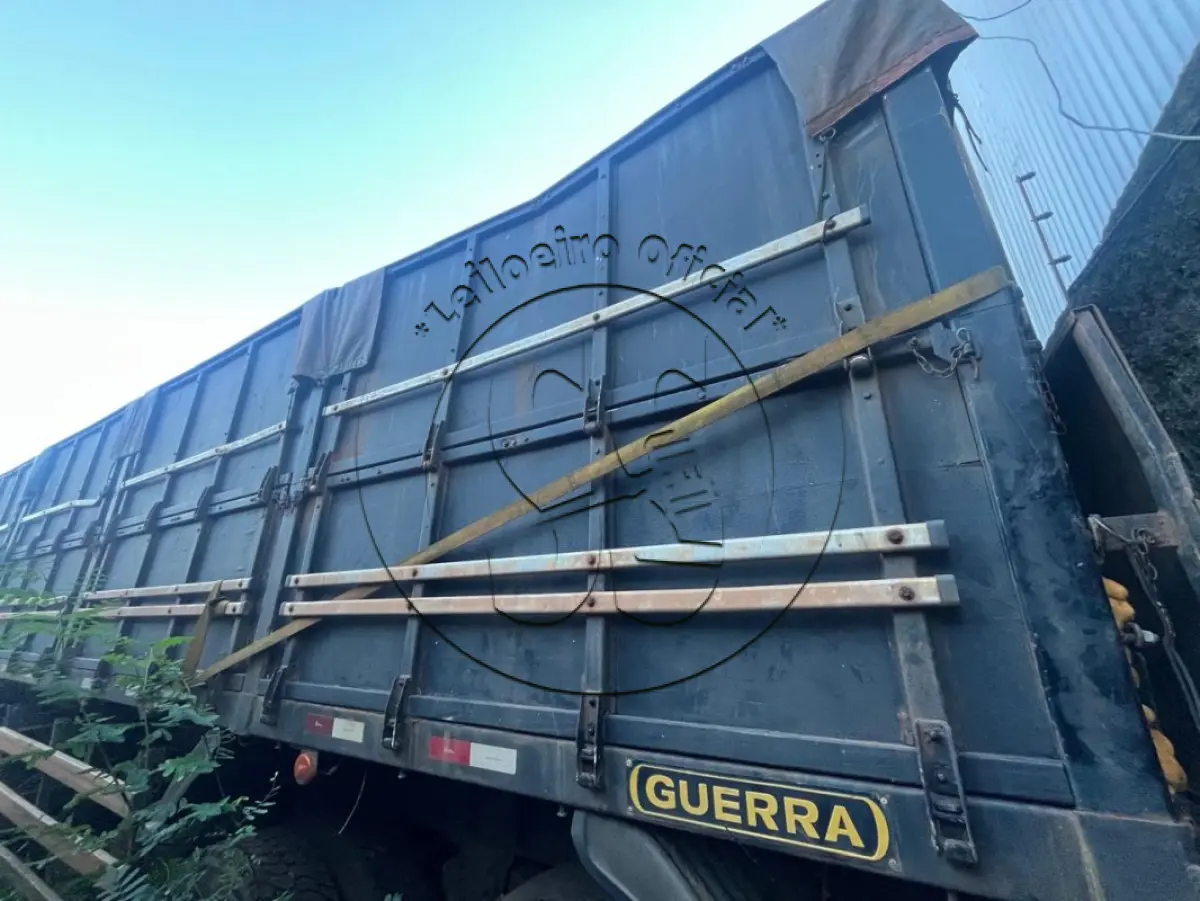 LOTE 030 - CAMINHÃO trator VOLVO/FH 440 6X4T, dois SEMIRREBOQUE SR/GUERRA AG GR
