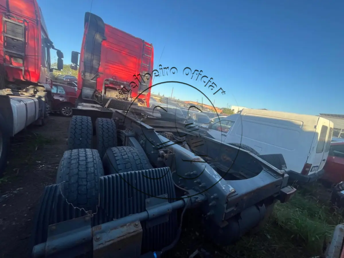LOTE 030 - CAMINHÃO trator VOLVO/FH 440 6X4T, dois SEMIRREBOQUE SR/GUERRA AG GR