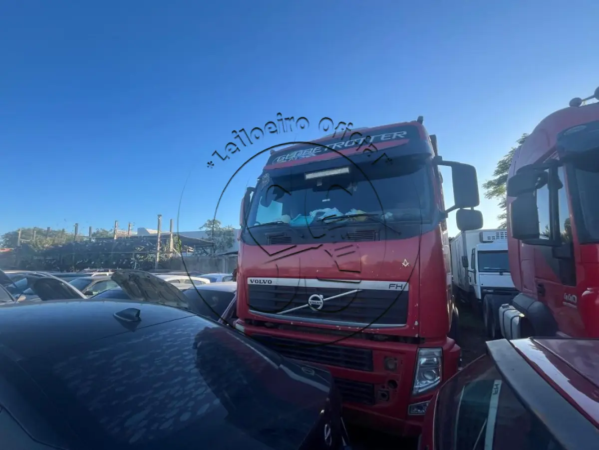 LOTE 030 - CAMINHÃO trator VOLVO/FH 440 6X4T, dois SEMIRREBOQUE SR/GUERRA AG GR