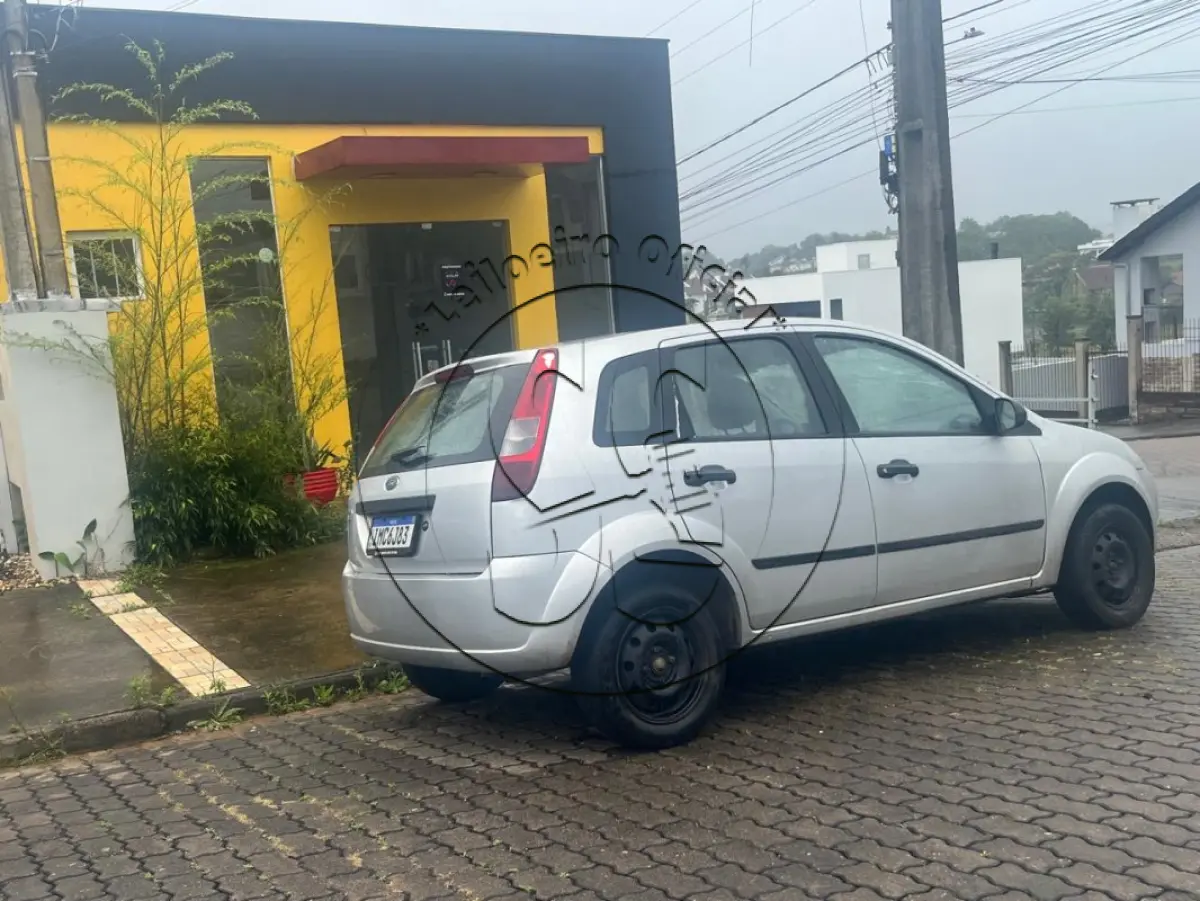 LOTE 006 - Automóvel FORD/FIESTA, ano/modelo: 2004/2005, placa IMC6J83