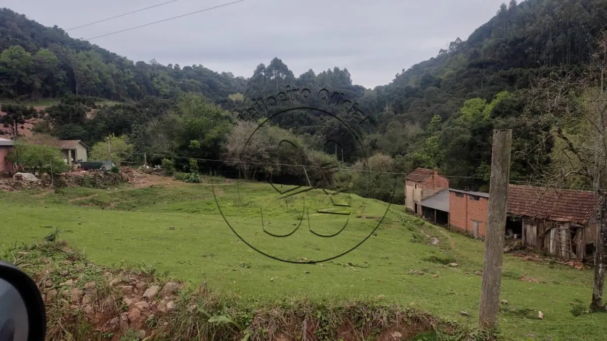 FRAÇÃO DE TERRAS COM 30.000,00M², EM CONDOMÍNIO, E 1/3 DAS BENFEITORIAS, EM...