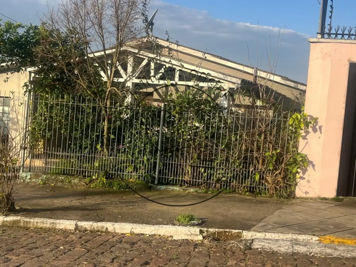 LOTE S-061 - Um terreno, com suas benfeitorias, na RUA PORTO ALEGRE, nº 203, Santa Cruz do Sul/RS