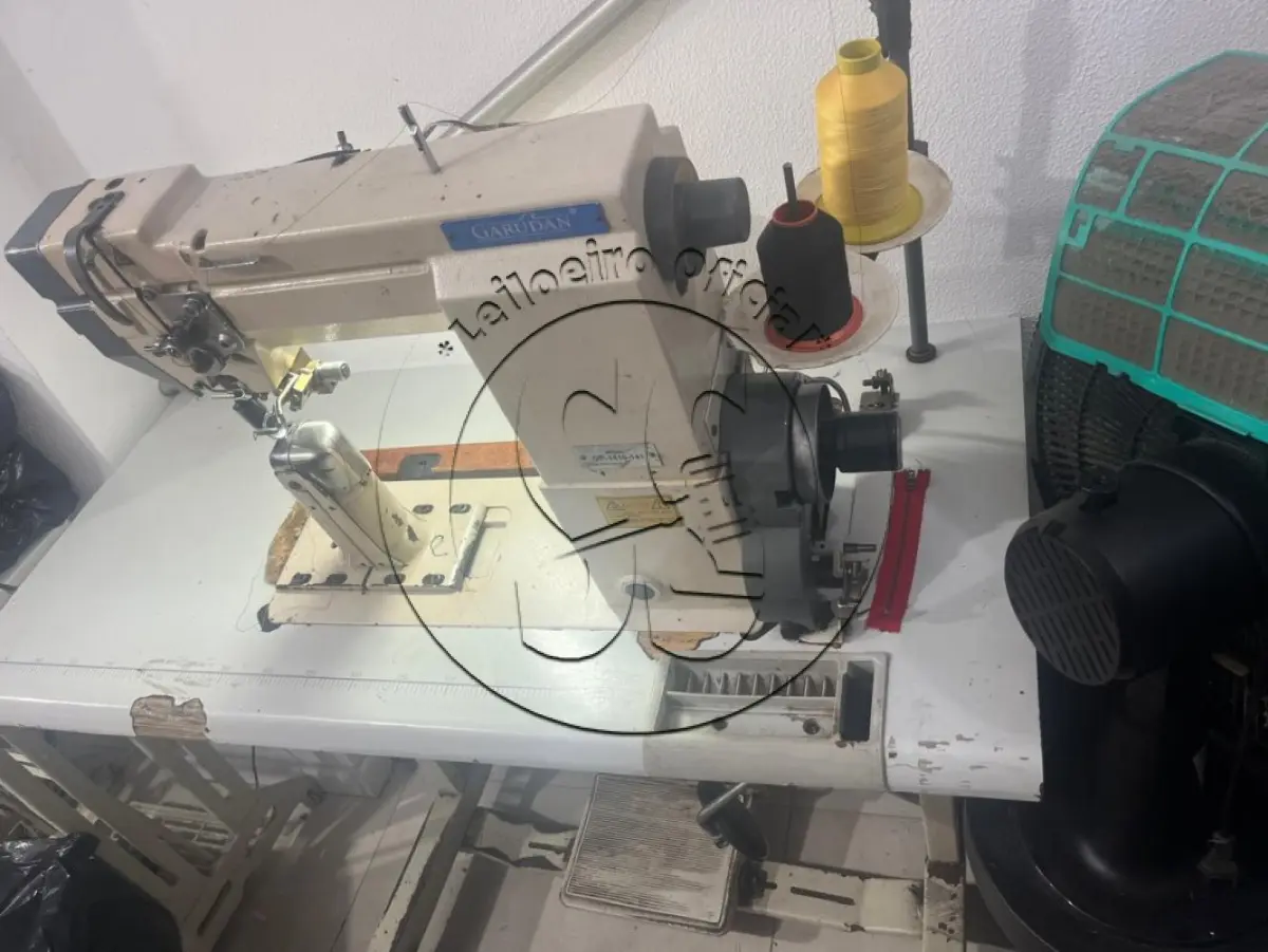 LOTE 007 - Uma máquina de costura industrial, marca Garudan, modelo GP 140-141