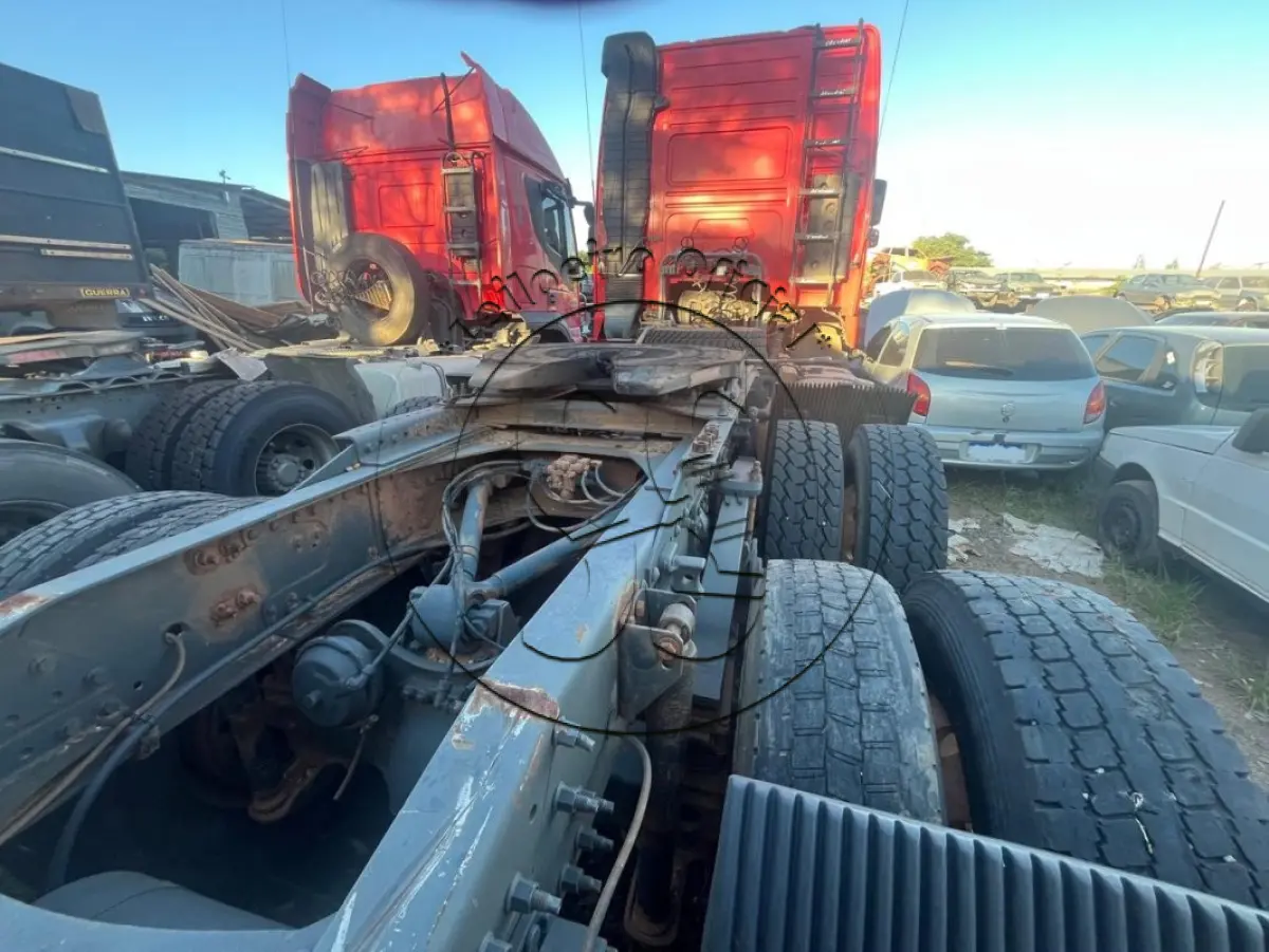 LOTE 030 - CAMINHÃO trator VOLVO/FH 440 6X4T, dois SEMIRREBOQUE SR/GUERRA AG GR