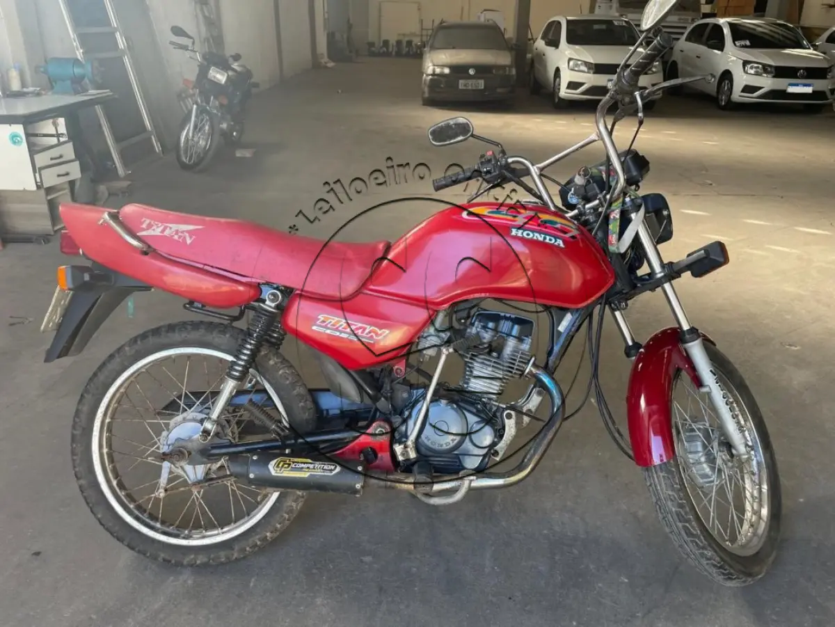 LOTE 039 - Motocicleta HONDA/CG 125 TITAN, ano/modelo: 1999/1999, placa: JYW7154