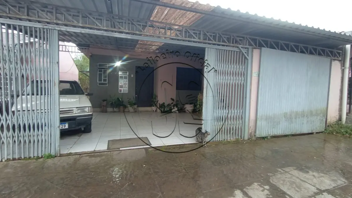 UM TERRENO EDIFICADAS DUAS CASAS DE ALVENARIA, NO LADO DIREITO DA RUA ERNES...