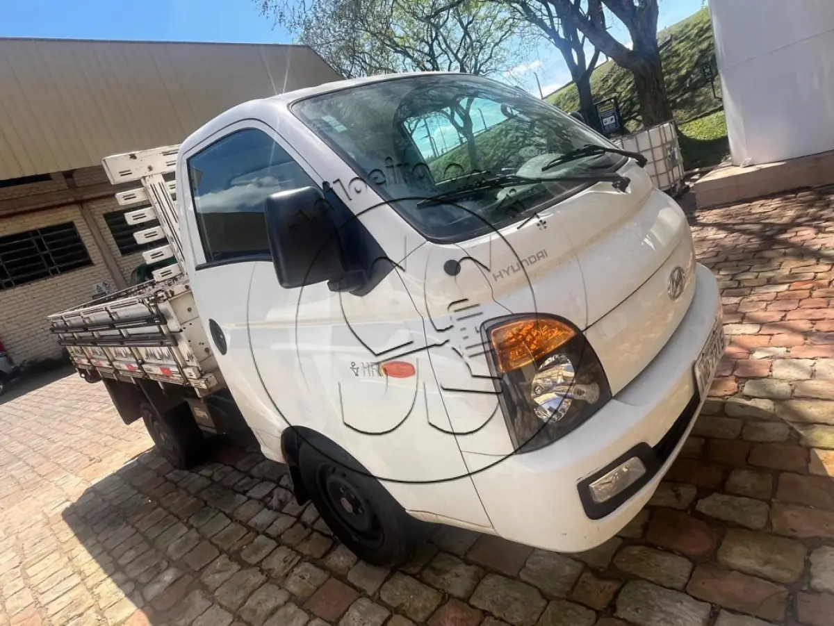LOTE 002 - Caminhonete HYUNDAI/HR HDB, ano/modelo 2013/2014