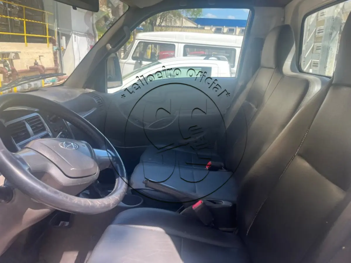 LOTE 002 - Caminhonete HYUNDAI/HR HDB, ano/modelo 2013/2014