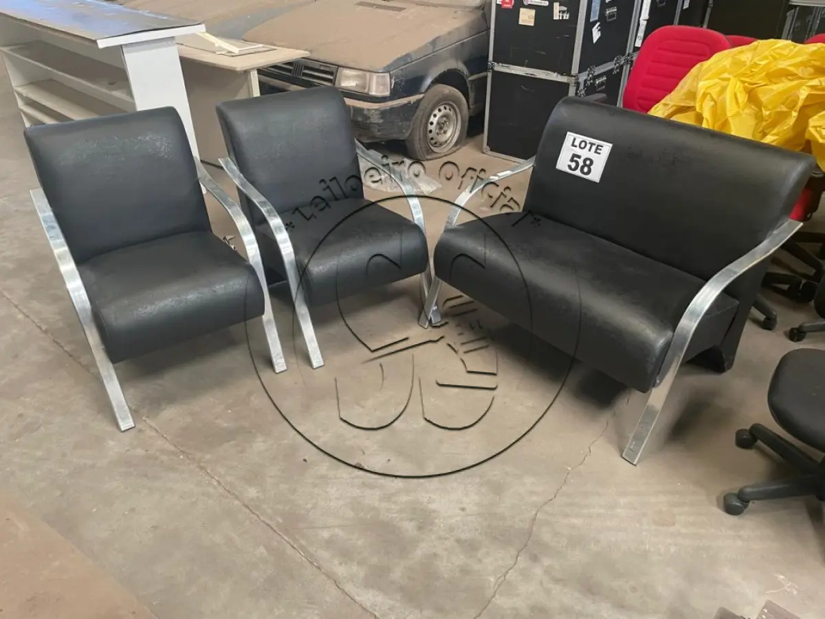 LOTE 058 - Conjunto sofá recepção