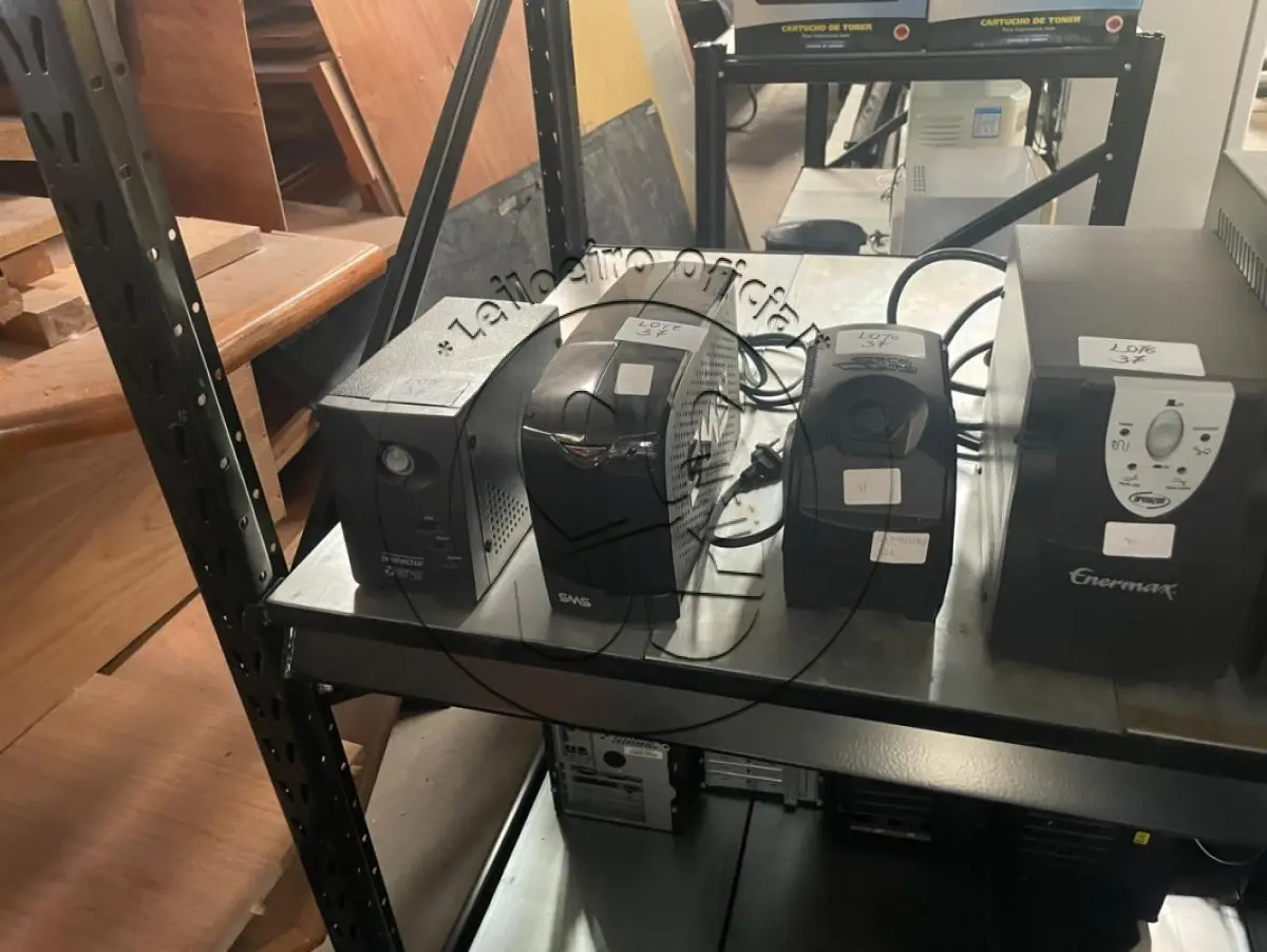 LOTE 037 - Três Nobreak e cinco estabilizadores