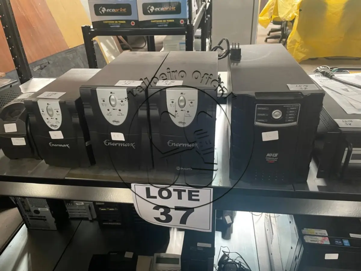 LOTE 037 - Três Nobreak e cinco estabilizadores
