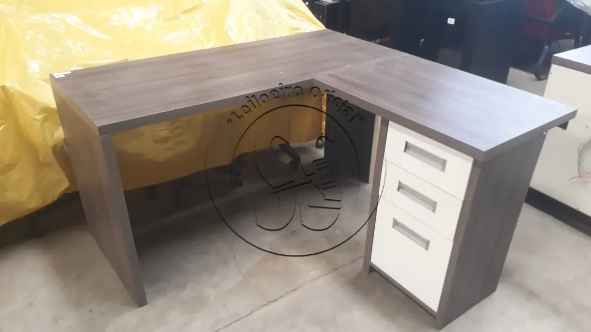 LOTE 060 - Mesa dois lados , Mesa MDF em L, Gaveteiro