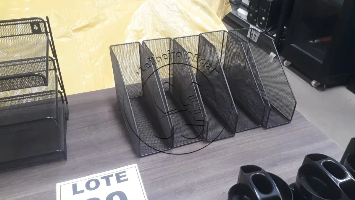 LOTE 060 - Mesa dois lados , Mesa MDF em L, Gaveteiro