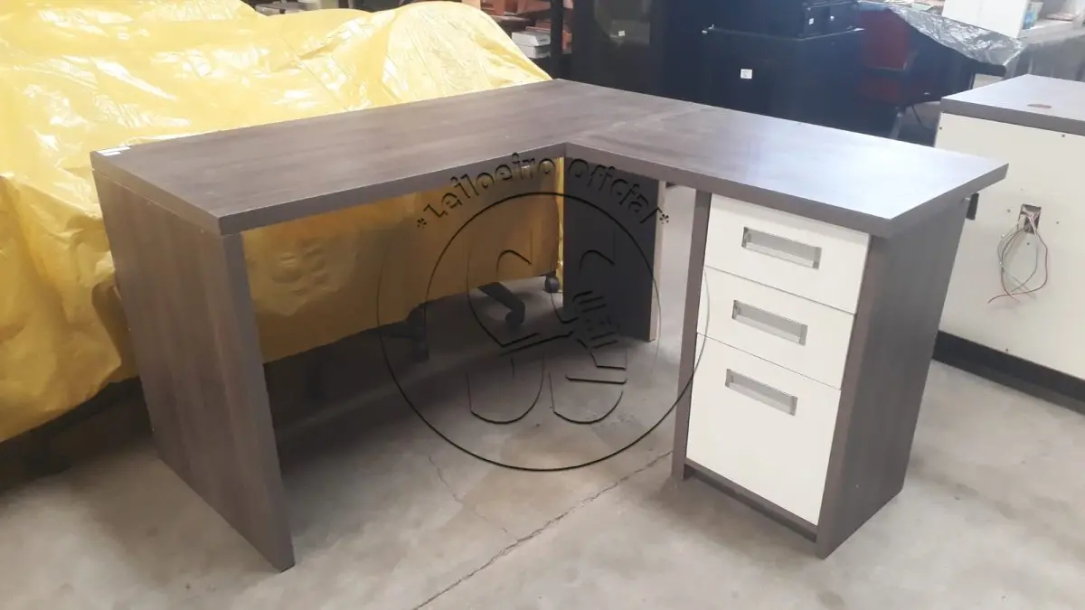 LOTE 060 - Mesa dois lados , Mesa MDF em L, Gaveteiro