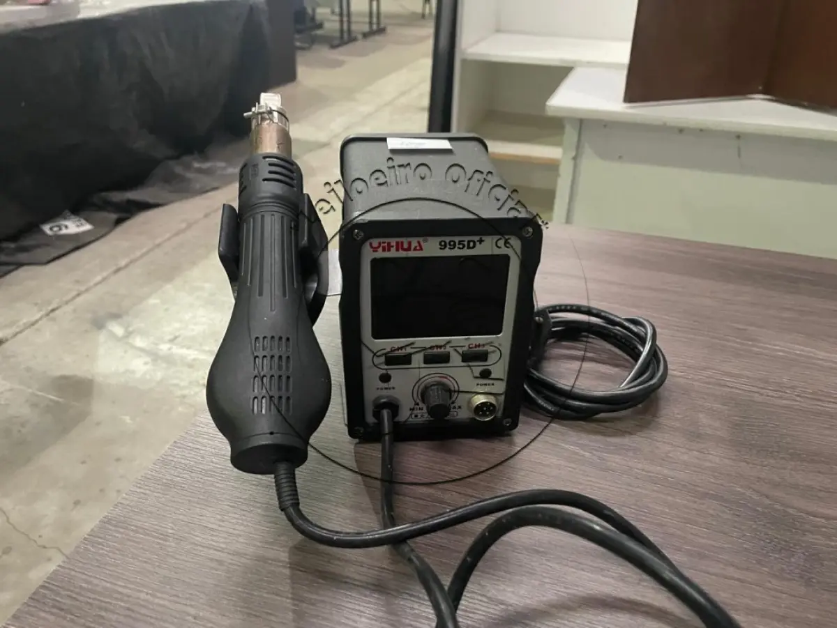 LOTE 049 - Osciloscópio de fluorescência digital e duas Estação de solda