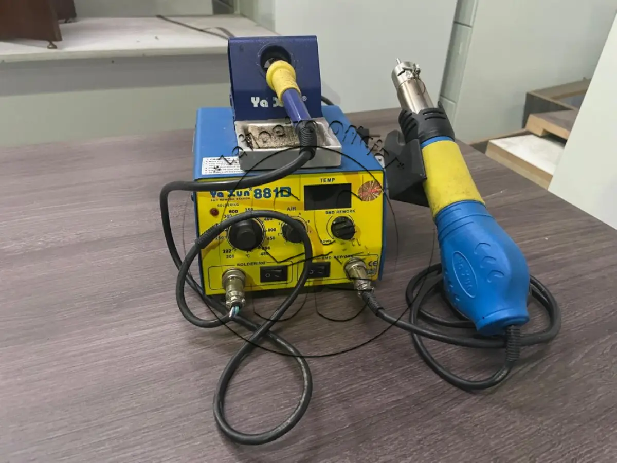 LOTE 049 - Osciloscópio de fluorescência digital e duas Estação de solda