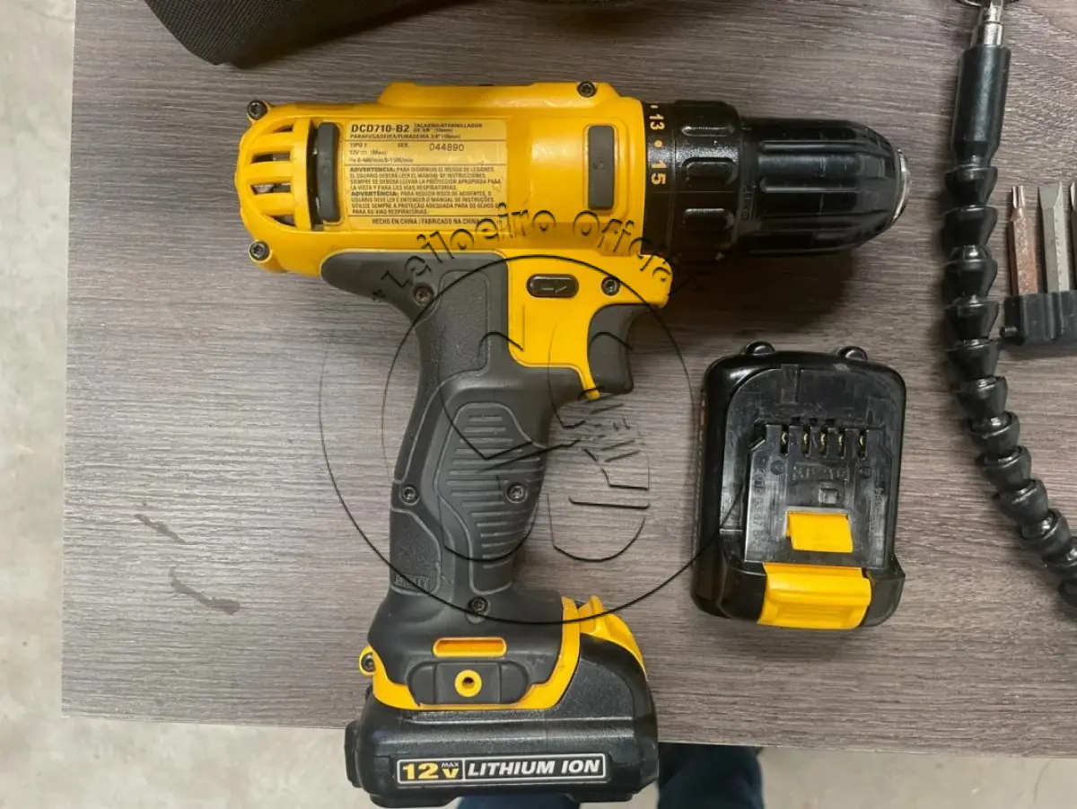 LOTE 046 - Duas Furadeira/Parafusadeira Dewalt 12v
