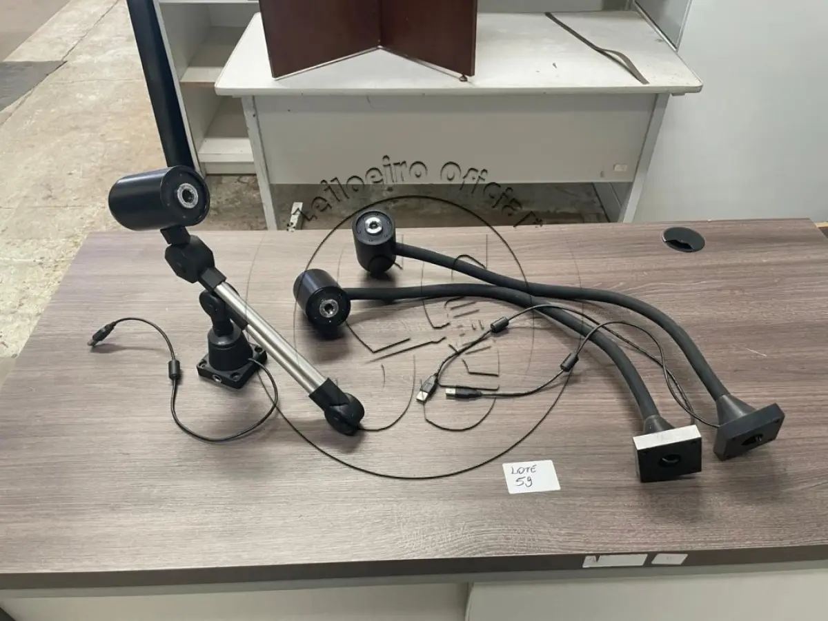 LOTE 043 - Três Câmeras com suporte e Seis Câmeras de segurança Anran