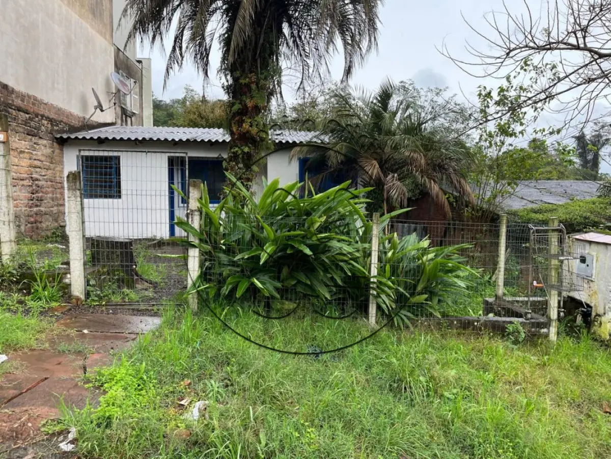 LOTE 002 - Um terreno, edificado um prédio de alvenaria, nº 149 da Rua Irmão Pedro