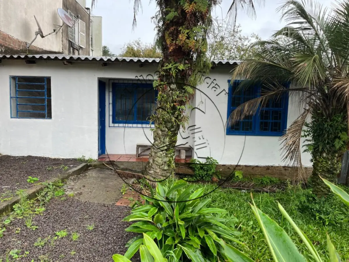 LOTE 002 - Um terreno, edificado um prédio de alvenaria, nº 149 da Rua Irmão Pedro