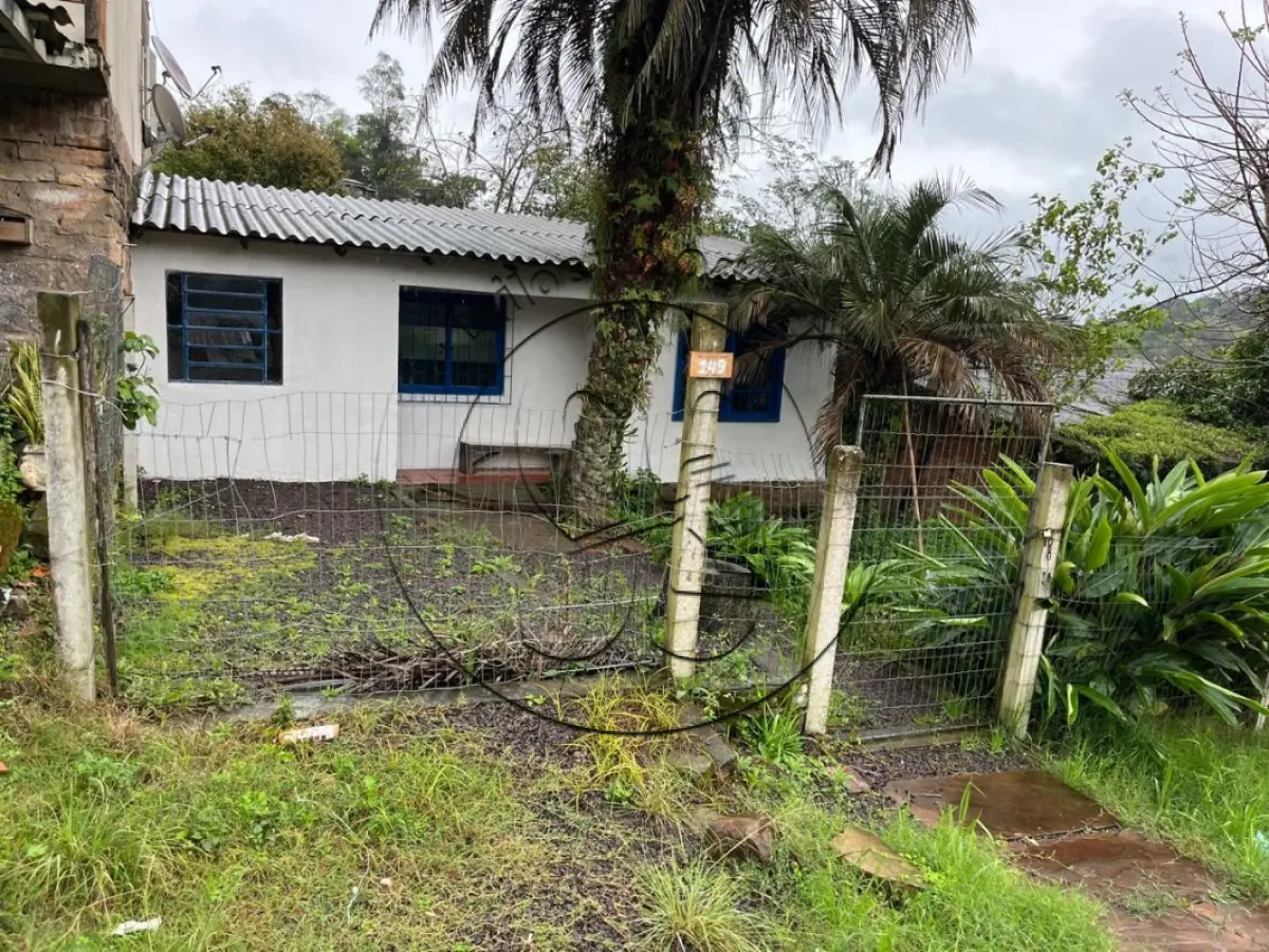 LOTE 002 - Um terreno, edificado um prédio de alvenaria, nº 149 da Rua Irmão Pedro