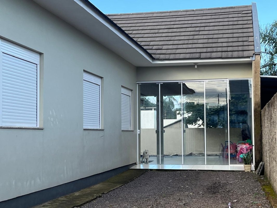 Direitos E Ações Sobre Um Terreno, Edificada Uma Casa, Na Rua Blumen Garden, Nº 862, localizado em Santa Cruz Do Sul - RS