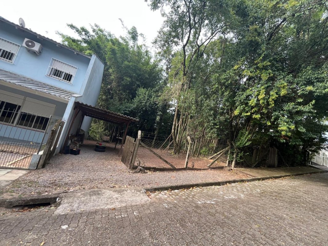 Uma Área De Terras, Da Rua Gaspar Silveira Martins, Área Total De 173,60m², localizado em Santa Cruz Do Sul - RS