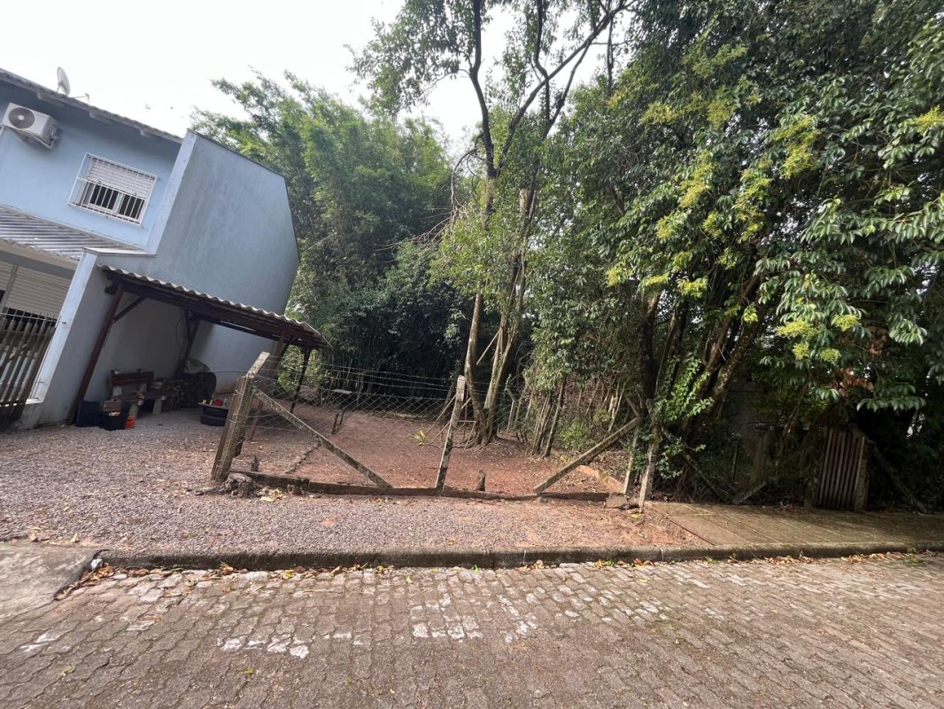 Uma Área De Terras, Da Rua Gaspar Silveira Martins, Área Total De 173,60m², localizado em Santa Cruz Do Sul - RS
