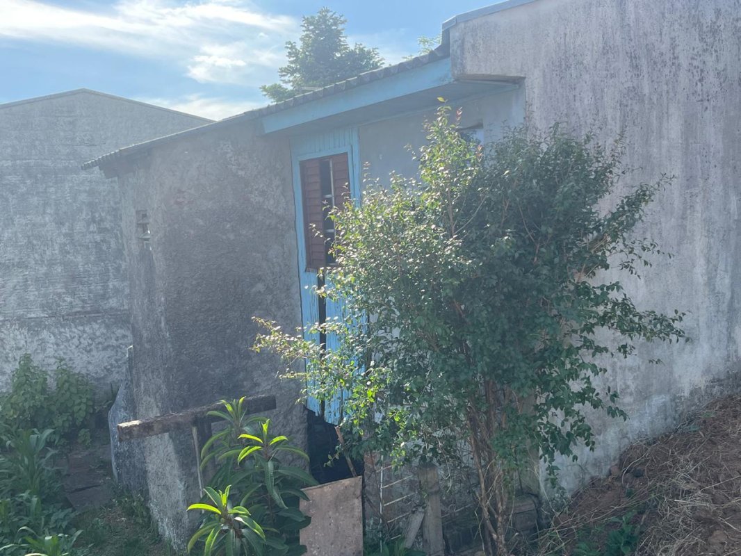 Prédio Residencial À Rua Portela, Nº 103, Santa Cruz Do Sul/rs, E O Respectivo Terreno Com 300m², localizado em Santa Cruz Do Sul - RS