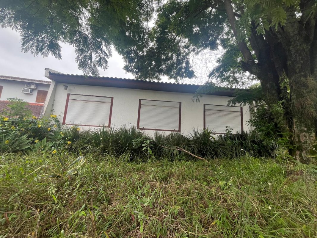 Direitos E Ações Sobre O Imóvel: Prédio Em Alvenaria, Na Rua Argentina, Nº 72, E O Respectivo Terreno, localizado em Santa Cruz Do Sul - RS