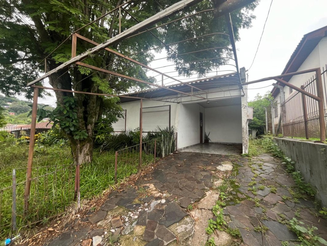 Direitos E Ações Sobre O Imóvel: Prédio Em Alvenaria, Na Rua Argentina, Nº 72, E O Respectivo Terreno, localizado em Santa Cruz Do Sul - RS