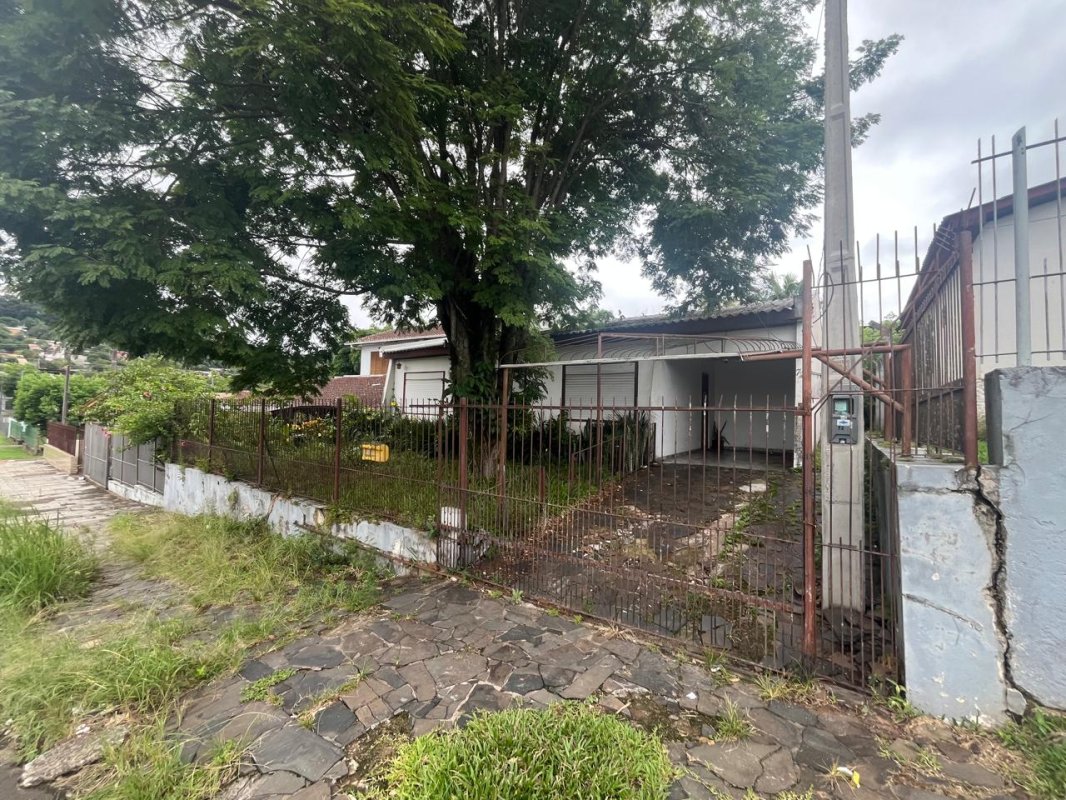 Direitos E Ações Sobre O Imóvel: Prédio Em Alvenaria, Na Rua Argentina, Nº 72, E O Respectivo Terreno, localizado em Santa Cruz Do Sul - RS