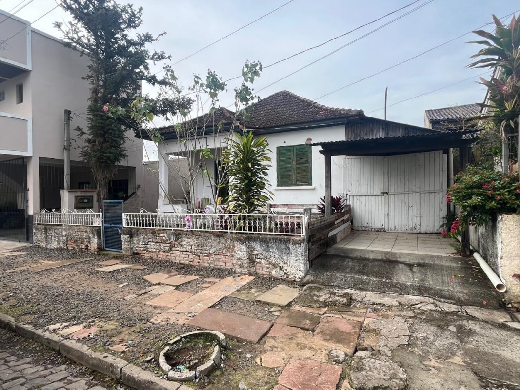 LOTE 006 - Terreno com 360,00m², uma casa de alvenaria, na Rua 25 de Agosto, em Candelária/RS