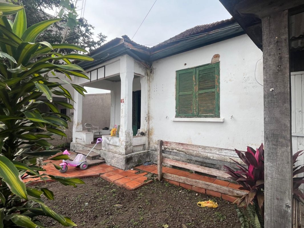 LOTE 006 - Terreno com 360,00m², uma casa de alvenaria, na Rua 25 de Agosto, em Candelária/RS