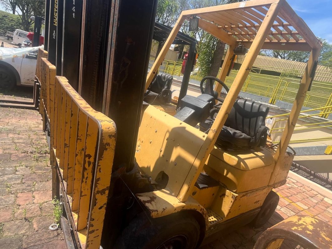 LOTE 017 - Empilhadeira marca YALE, modelo GTP 050 RL