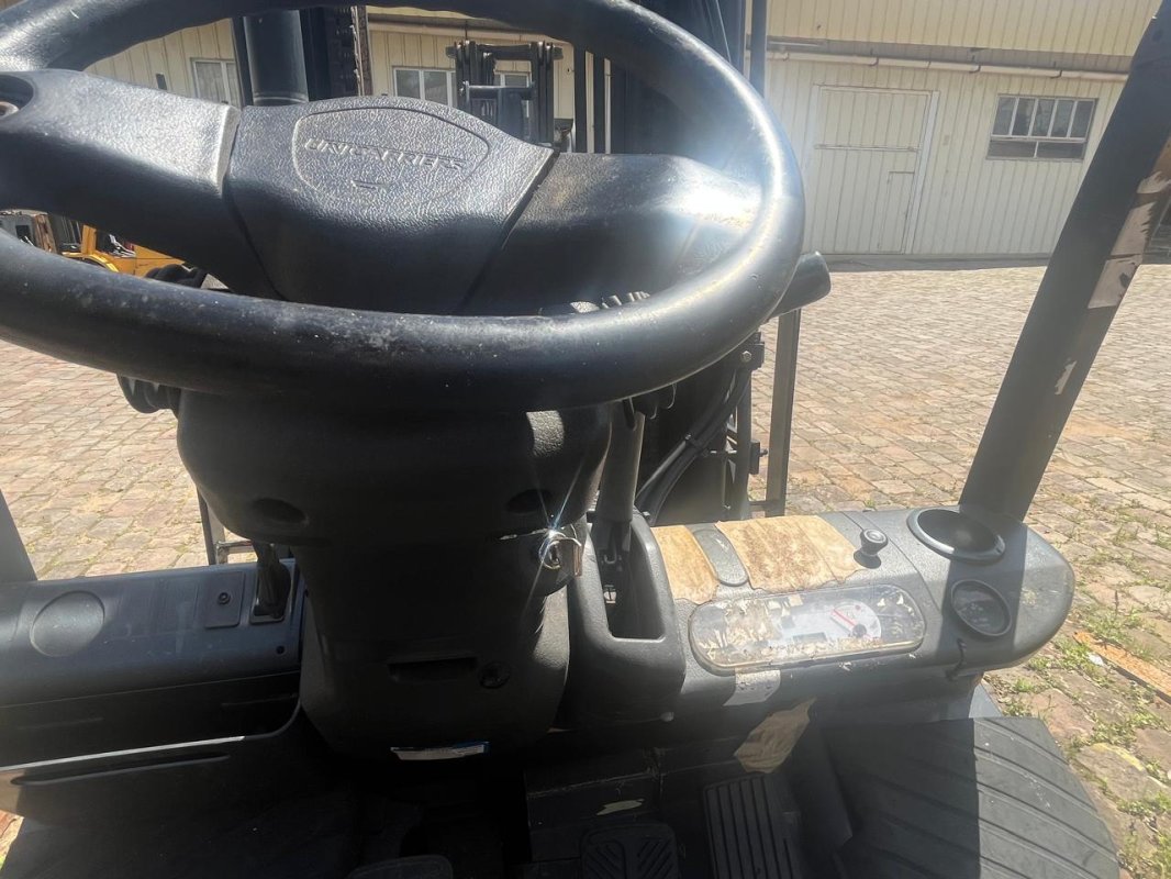 LOTE 011 - Empilhadeira marca TCM, modelo FHG30T3