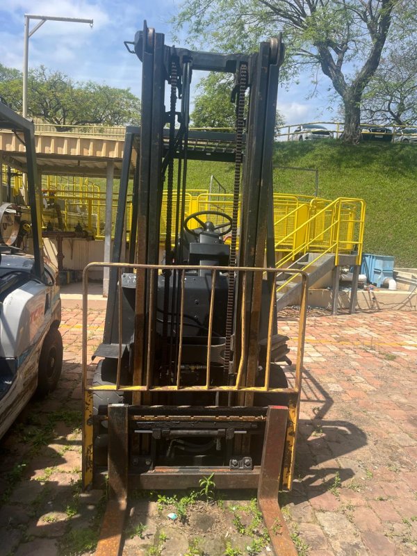 LOTE 015 - Empilhadeira marca YALE, modelo GTP 050 RL